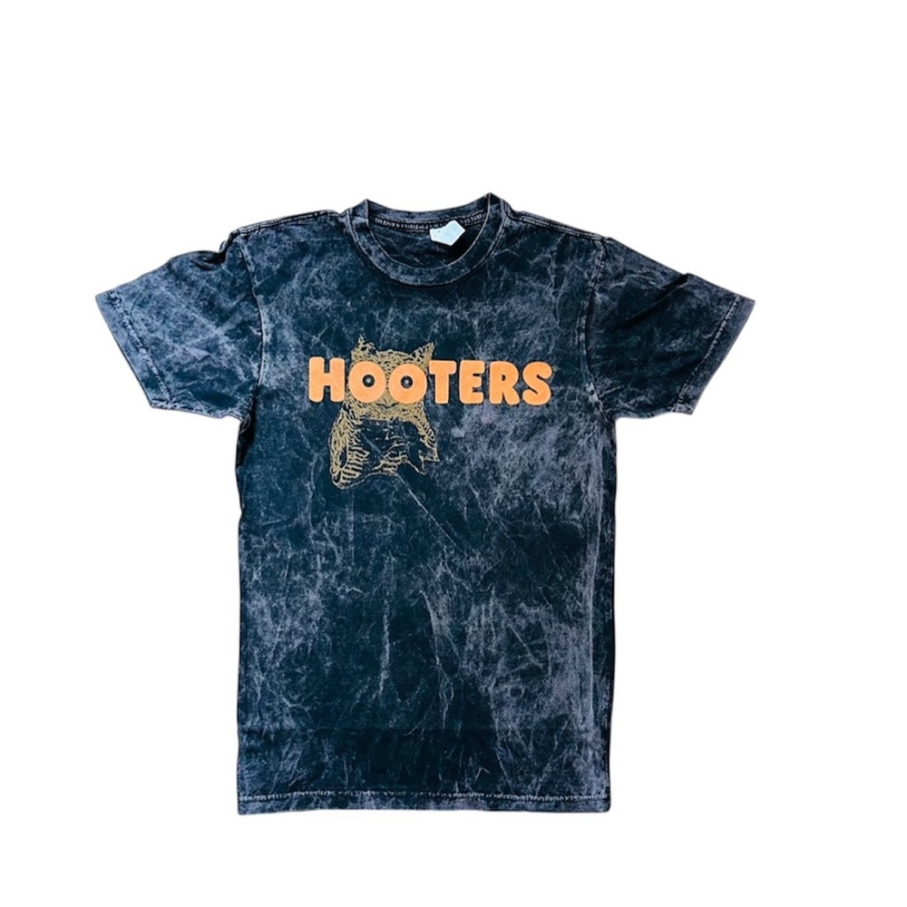 Hooters Graphic T-Shirt